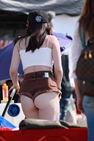 ハミ尻, ホットパンツ, 下尻, 尻, 盗撮, 野外, 食い込み - 俺のエロ画像フォルダー