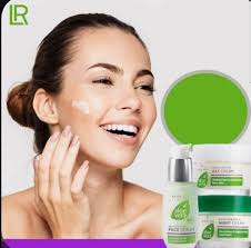 💥 Zgjidhni setin tuaj te preferuar me #Ulje fantastike deri 35%  💚#Aloevera set per #lekurë_normale dhe #të_thatë ,#ushqyes dhe #hidratues  i thelle . 💖#Racine_Q10 set per #lekurë_normale dhe #të_thatë ,#Hidratues  dhe #antirrudhe