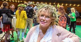 Programledarna är särskilt inbjudna sommarpratare. Sommarpratare 2019 11 Basta Fran Sommar I P1 Svd