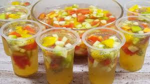 This cold and sweet beverage is made of diced fruits, such as honeydew, cantaloupe, pineapple, papaya, squash, jackfruit and kolang kaling (arenga pinnata fruit), mixed with shaved ice or ice cubes, and sweetened with liquid sugar or syrup. Resep Dan Cara Membuat Es Buah Enak Dan Segar Lin S Cakes