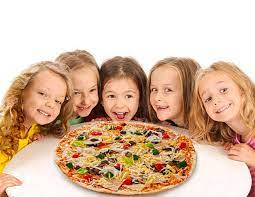 Ai bambini piace tanto mangiare la pizza, ma saranno anche bravi a farla? Pizza Party Per Bambini Roma Feste Originali E Novita Alex Animazione