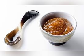 C'est un atout beauté, en plus il est facile, rapide et efficace. Gommage Pour Les Mains Au Sucre Et Au Miel La Recette Maison