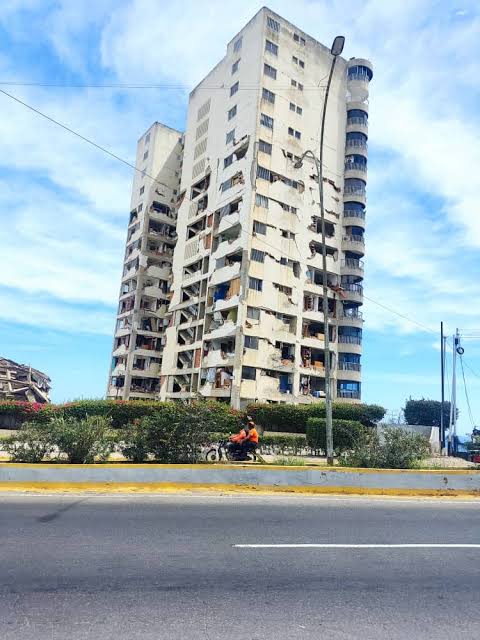 Tragedia en Catia La Mar: entre el abandono y la lucha por rescatar vidas bajo los escombros del Luisa Cáceres de Arismendi - El Tiempo