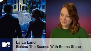 Of the many inspirations for la la land—chazelle clearly knows his an american in paris and his annie hall, too—none echo so loudly as jacques demy's 1964 masterpiece, les parapluies de a distracted mia (emma stone) is still stopped in her prius, practicing lines for an audition. La La Land Ending Behind The Scenes With Emma Stone Mtv Movies Youtube