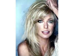 25 Most Popular Farrah Fawcett Hairstyles (With Photos)