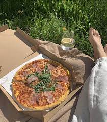 20 Trendy And Charming Cafes In Jakarta Indonesia Dewildesalhab武士 Picnic Date Food Picnic Food Food Drink Photography