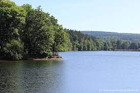 Juni, beginnt die badesaison im waldfreibad an der steinbachtalsperre. Die Steinbachtalsperre Kirchheim