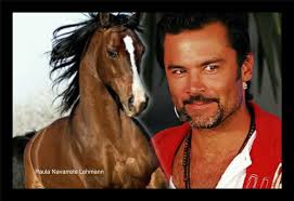 Pin de Paula Navarrete Lehmann en Felipe Camiroaga