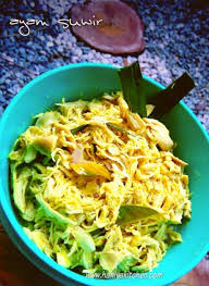 Kepopulerannya itu karena memiliki cita rasa yang khas yaitu manis legit dan aromanya yang wangi dari bungkusnya yang terbuat dari daun jagung kering. Resep Ayam Suwir Bumbu Kuning Aroma Jeruk Haniya Kitchen