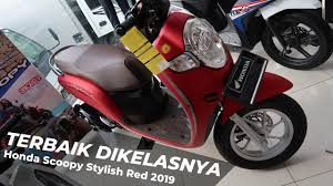 Pada awal juni 2021 ini, pt mpm motor gateway selaku jaringan diler motor honda di surabaya dan sekitarnya sudah mengumumkan harga terbaru untuk jajaran skutik entry level mereka. Gambar Depan Scoopy Paling Mewah Dikelasnya Honda Scoopy Stylish Red 2019 Youtube
