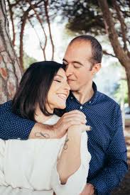 She was born in 1970s, in generation x. Catarina Miranda Locutora