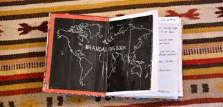 Retrouvez dans ces guides de voyage les meilleures informations sur les principales destinations guides de voyage par destination. Insolite Un Guide Transmis De Main En Main