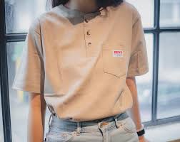 ♡亨利＋POCKET♪♪♡ -BEN DAVIS HENLEY TEE- 速速上架快斷色了除左POCKET款BEN DAVIS呢款亨利TEE夠晒特別！  係亨利＋POCKET架一次過滿足你2個要求