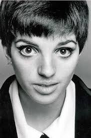 Liza minnelli gets kisses from her father, movie director vi. 140 Cabaret Liza Minnelli Ideen Cabaret Bob Fosse Musikfilme