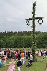 Midsommar movie reviews & metacritic score: Midsommar Is A Real Celebration But It Doesn T Involve Bloodshed Like Ari Aster S Film Midsommar Festival Midsommar Aesthetic Midsommer Movie