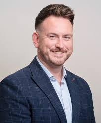 Duncan Lowe's Instagram, Twitter & Facebook