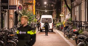 Police said peter r de vries was taken to hospital in a serious condition after being gunned down in the city centre on tuesday evening. Pgzwjbg5w8kwum