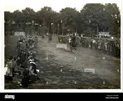 24 129 hi-res stock photography and images