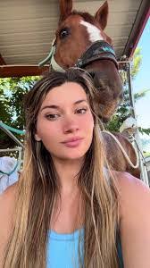 Savannah Melton's Instagram, Twitter & Facebook