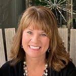 Denise Boxx's Instagram, Twitter & Facebook