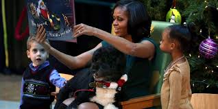 Barack obama and family's final white house christmas card. Bo Steals The Show At Michelle Obama S Holiday Reading