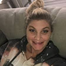 Annette Pinson's Instagram, Twitter & Facebook