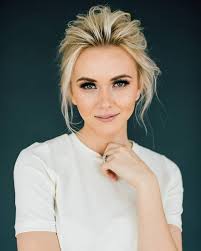 Erin Meade (erinkmeade)