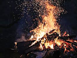 Lễ đốt lửa là ngày lễ tôn giáo của người do thái (vi). Lag Baomer Cheerful Tradition And Public Danger
