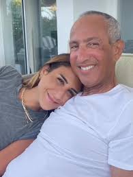 صحباتها عايروها وسابت الجامعة الأمريكية لما باباها فلس واشتغلت موظفة في  القليوبية وميراثها بالمليارات.. حكاية الشارك دينا غبور