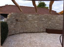 Sichtschutz Im Garten Ideen Sandsteinmauer Sichtschutz Garten Gartengestaltung