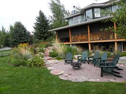 I Like The Use Of Large Pavers To Separate Pea Gravel Patio From Grass Pea Gravel Patio Pebble Patio Gravel Patio