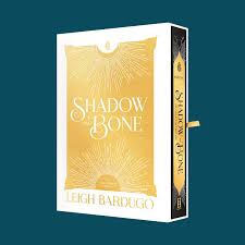 Shadow and bone is actress jessie mei li's first major role. Shadow And Bone The Collector S Edition Shadow And Bone Trilogy Amazon De Bardugo Leigh Fremdsprachige Bucher