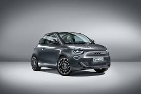 The 2017 fiat 500e is a small electric car sold only in california and oregon. Fiat 500e Im Auto Abo Fur 289 Euro Im Monat Brutto Sparneuwagen De