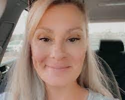 Melissa Tepperman's Instagram, Twitter & Facebook