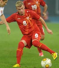 Ezgjan alioski erhält ein monatliches gehalt von 81tsd.€ in dieser saison, sein jahresgehalt beträgt 966tsd.€. Ezgjan Alioski Assist For Macedonia Vs Norway