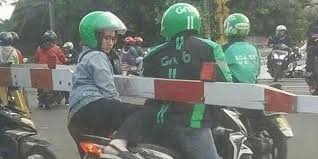 Gambar lucu wa / gambar lucu wa terbaru 2020 ngakak yang buat group whatshap rame kata kata bijak gambar lucu lucu gambar : 10 Potret Kocak Penumpang Ojek Online Bikin Ngakak Otosia Com