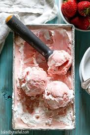 Creamy Homemade Strawberry Meringue Ice Cream Recipe From Bakedbyrachel Hausgemachtes Eis Rezepte Lebensmittel Essen