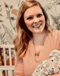 Anne Mayle's Instagram, Twitter & Facebook