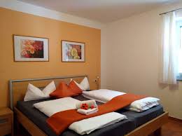 Zur innenstadt sind es 10 gehminuten. Ferienwohnung 2 Eg Fur 2 3 Personen Fur Rollstuhlfahrer Und Urlaub Mit Hund Ferienwohnungen Holder Schwabische Alb Lautertal Biospharengebiet Donau Radwanderweg Hunde Rollstuhlfahrer Urlaub