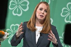Money on my mind, jagar annie lööf. C Ar Sveriges Mest Omdomeslosa Parti