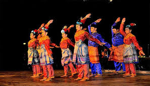Tarian cik siti wau bulan ini adalah bentuk kegembiraan melayu untuk panen yang akan datang. Tari Zapin Sejarah Makna Konsep Gambar Dan Penjelasan