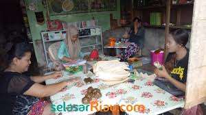 Boleh makan dengan roti, biskut, roti jala, topping aiskrim; Inilah Bahan Dan Cara Membuat Lempuk Durian Khas Bengkalis Kumparan Com