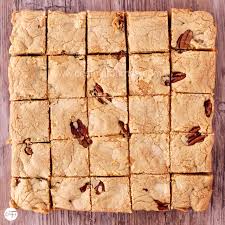 Le Blondie Aux Pepites De Chocolat Blanc Et Aux Noix De Pecan Pepite Chocolat Pepites De Chocolat Blanc Chocolat Blanc