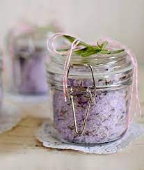 Se vuoi donare una sensazione di benessere senza dover impiegare troppo denaro i sali da bagno saranno un'ottima scelta. Sali Da Bagno Alla Lavanda Homemade Sonia Paladini Food And Lifestyle Blog Italy