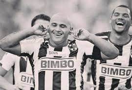 Maybe you would like to learn more about one of these? Chupete Suazo Jugaria Con Venados Fc Yucatan A La Mano