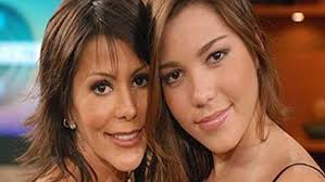 El padre de la guzmán asegura no tener muchos detalles del momento pero dice estar muy feliz por este paso. Drogada Captan A Hija De Alejandra Guzman Diario La Prensa