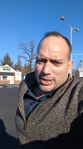 MANIFESTANTES EXIGEN AL ALCALDE ACCIONES CONTRA EDIFICIO DE ICE.