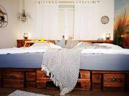 Nun kann man mit dem bauen beginnen. á… Palettenbett Selber Bauen Diy Europaletten Bett Anleitung