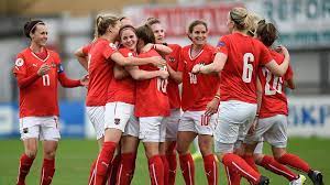 Alle infos zu kader, trainer und terminen gibt es hier für sie im überblick. Die Frauen Fussball Em 2017 Mit Osterreich 65 Stunden Im Orf Fernsehen Tv Orf At