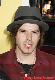 Dan Estrin :: maniadb.com